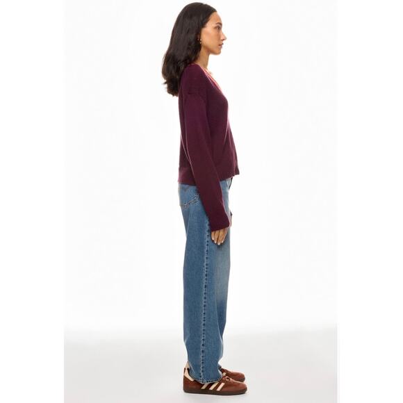 Marine Layer
Slouchy V-Neck Sweater 💙 - Picture 3 of 12